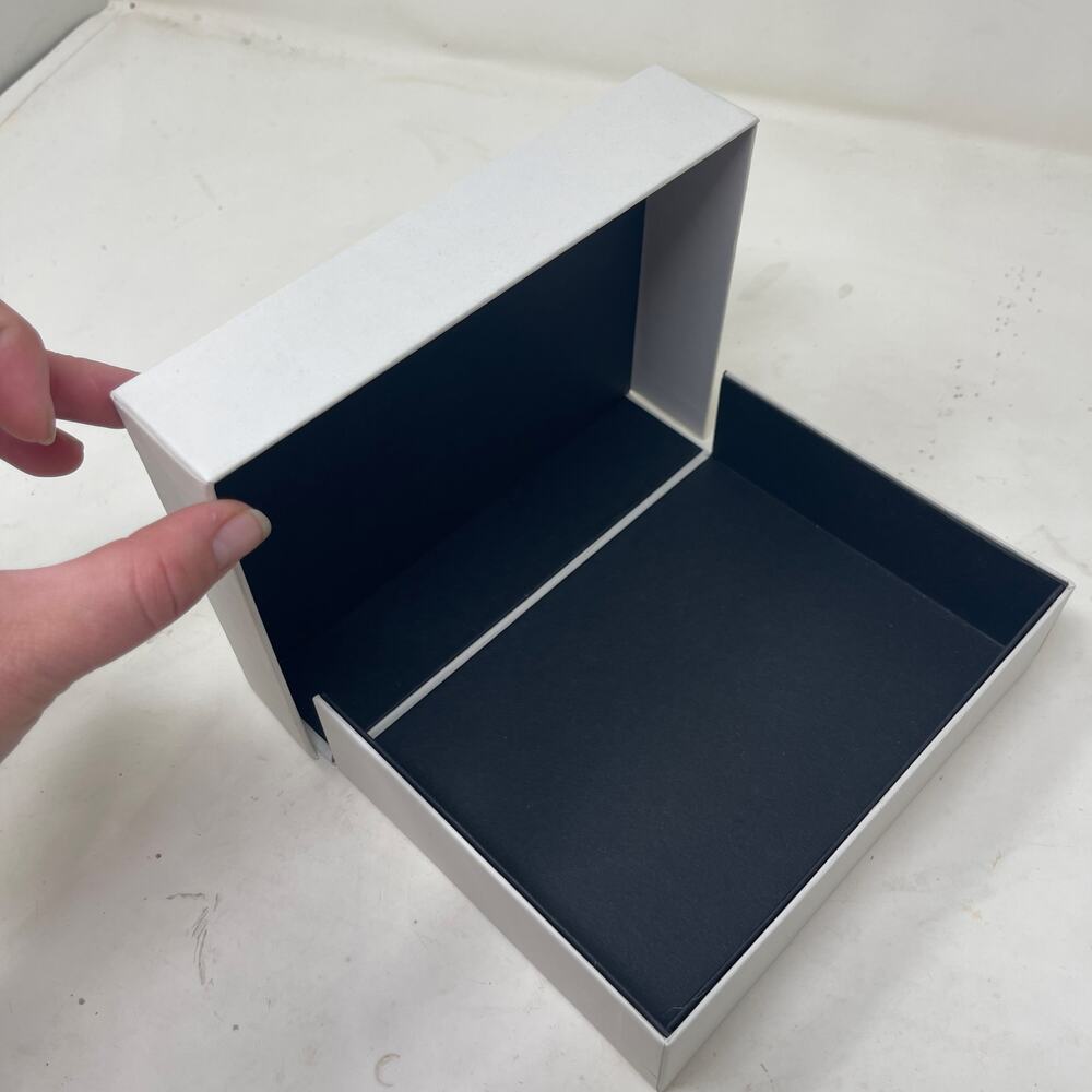 Loewe 7x6 white rectangular empty box - Picture 4 of 5